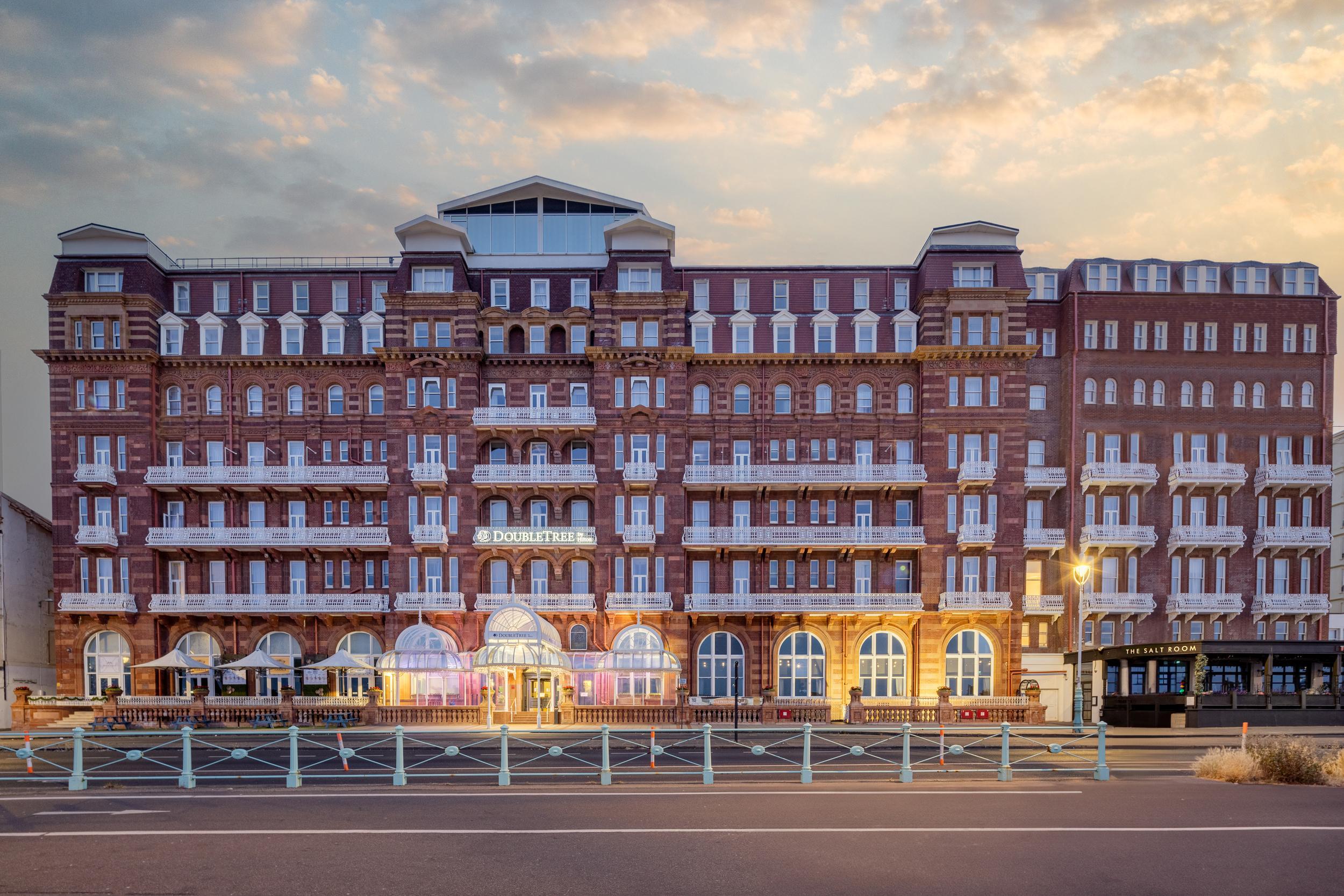 Doubletree By Hilton Brighton Metropole Hotell Exteriör bild