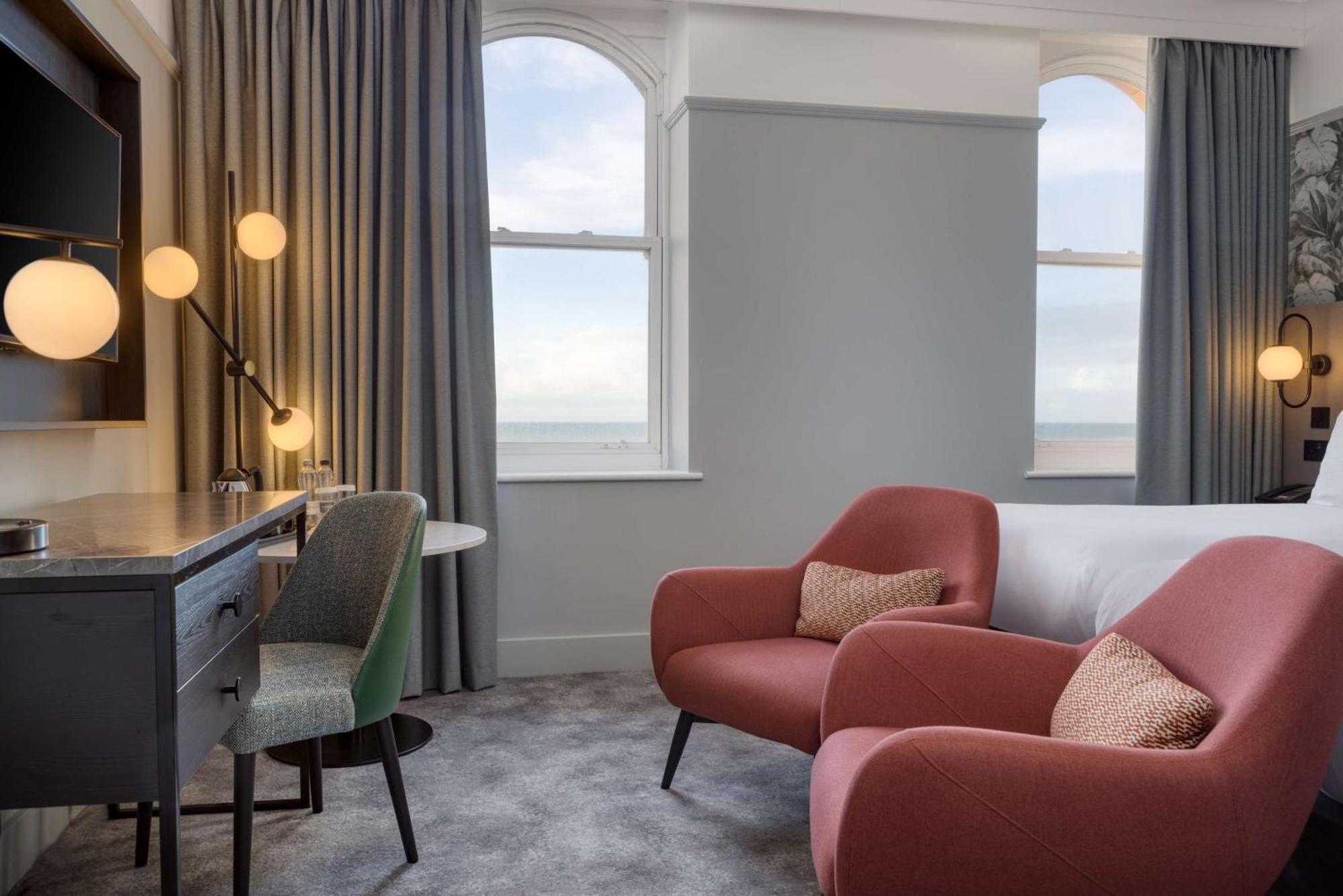 Doubletree By Hilton Brighton Metropole Hotell Exteriör bild